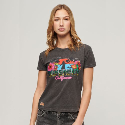 Camiseta Manga Corta Para Mujer Cali Sticker Fitted Tee Superdry
